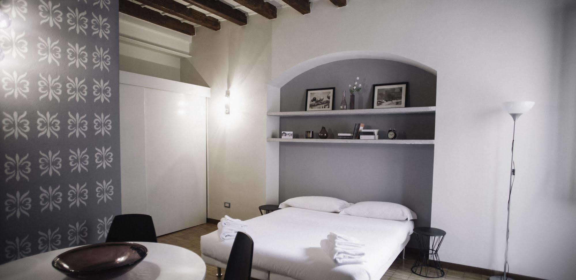 Italianway - Corso 8 Milan